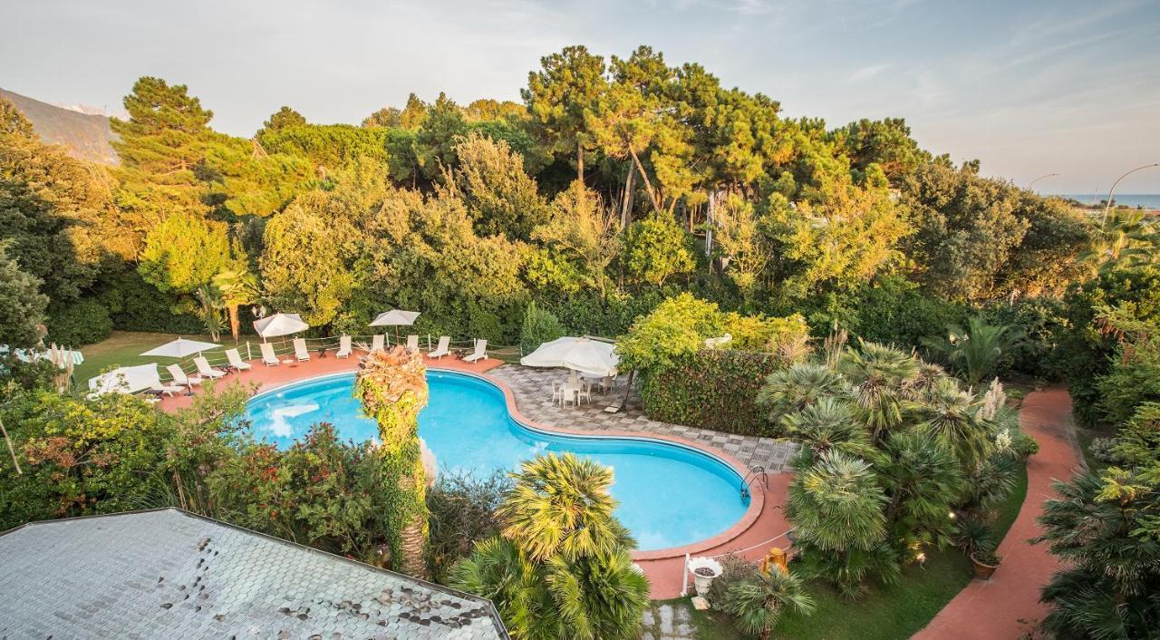 Hotel Villa Maremonti Marina di Massa Exterior photo